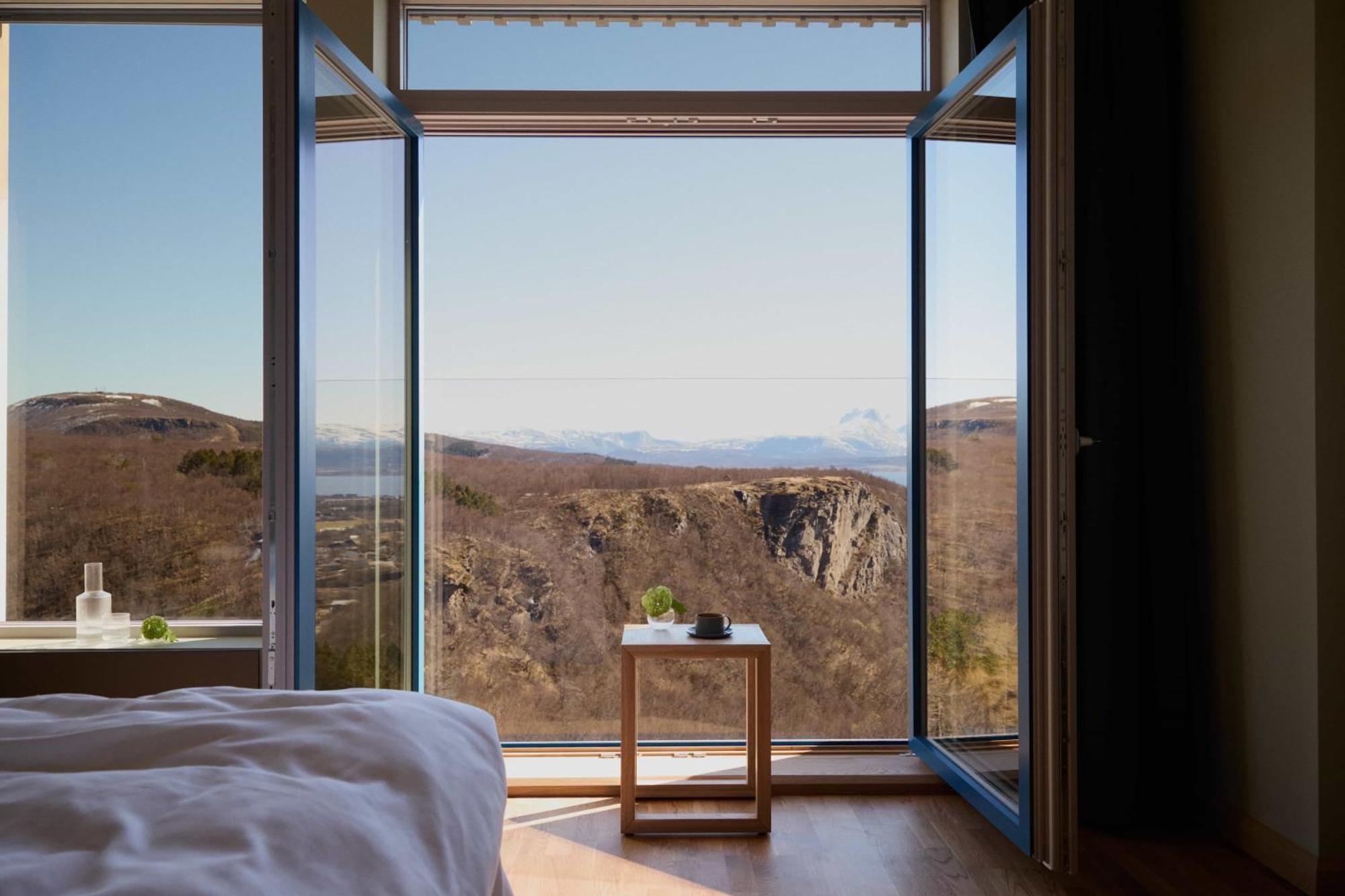 Wood Hotel Bodø Стая снимка